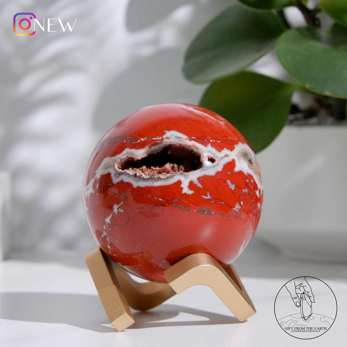 紅碧玉球白水晶共生