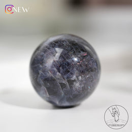 堇青石球草莓晶共生