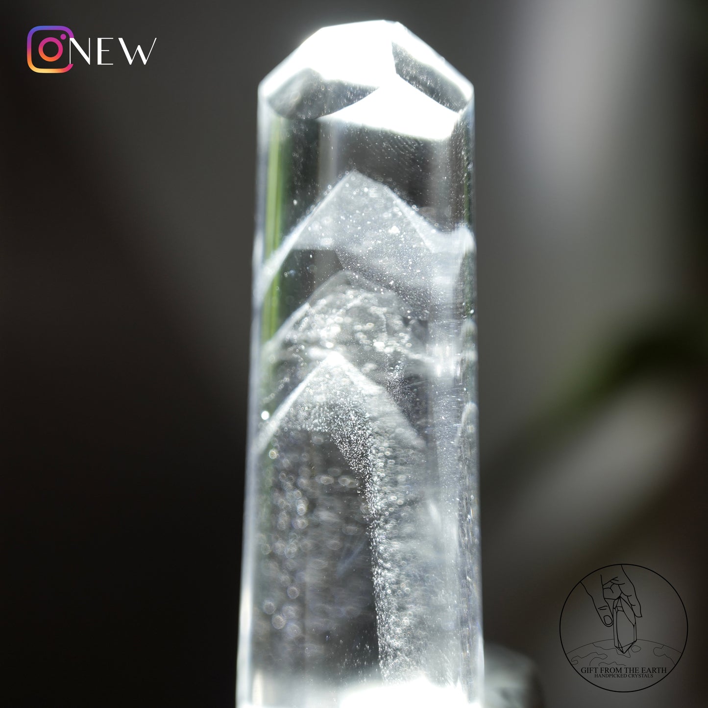 藍針白水晶柱白幽靈金字塔共生