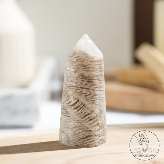 Multi-layered white phantom quartz point