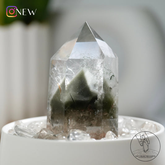 Half-polished pyramid green phantom quartz point