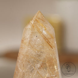 金髮晶柱