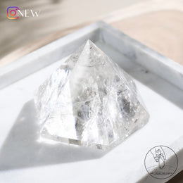 白水晶六角金字塔