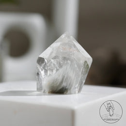 白兔毛水晶柱
