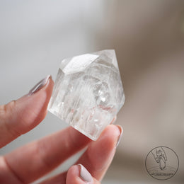 白兔毛水晶柱