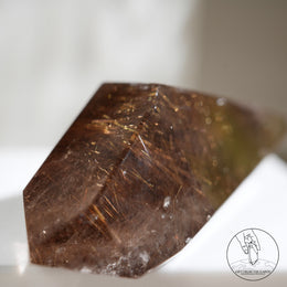 金髮晶隨形