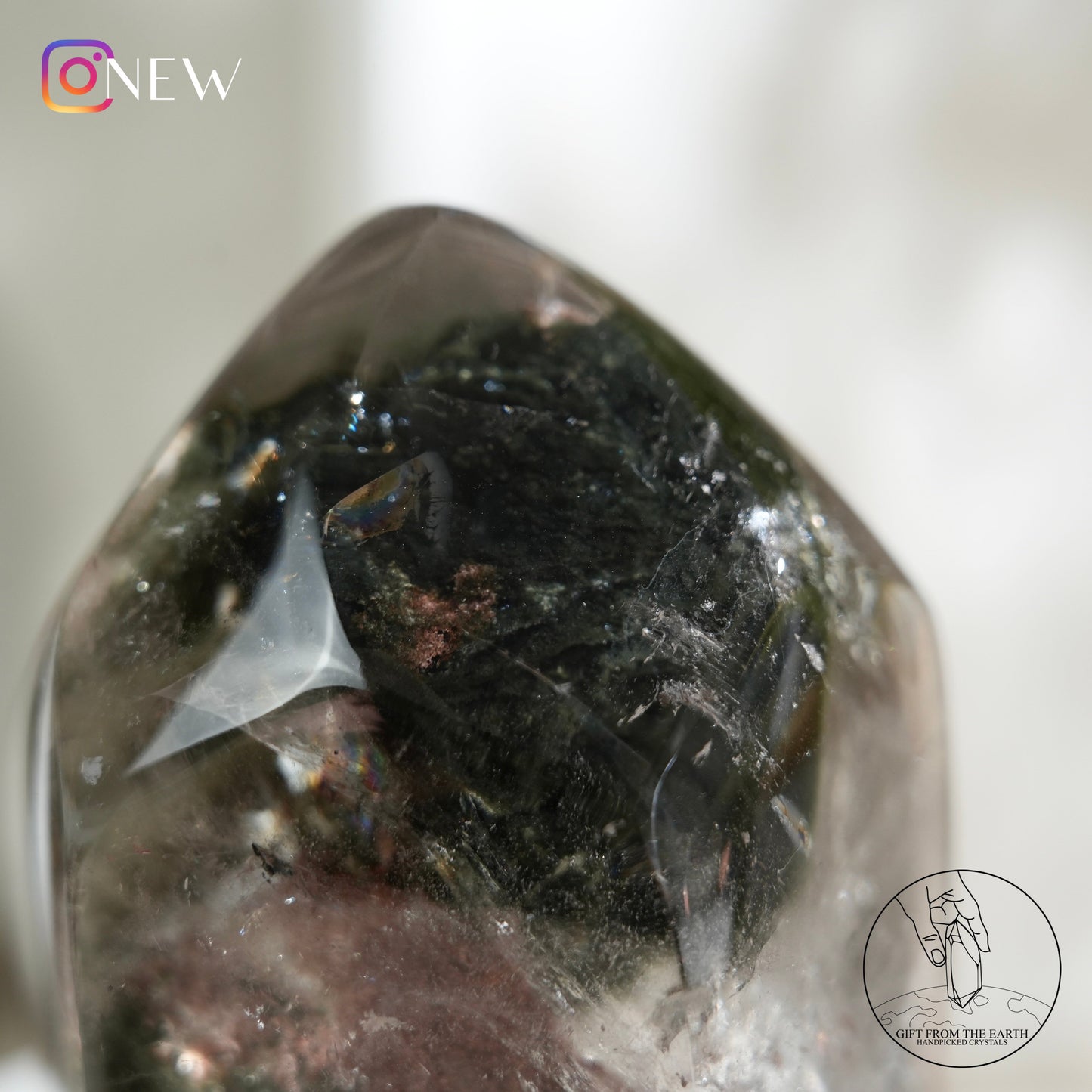 Red-green phantom quartz point