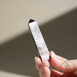 蘇輝石柱（金運石）