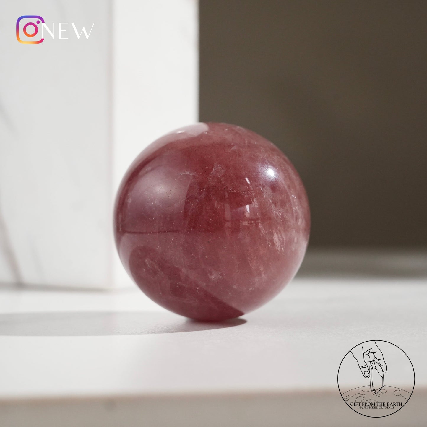 Stberry quartz sphere