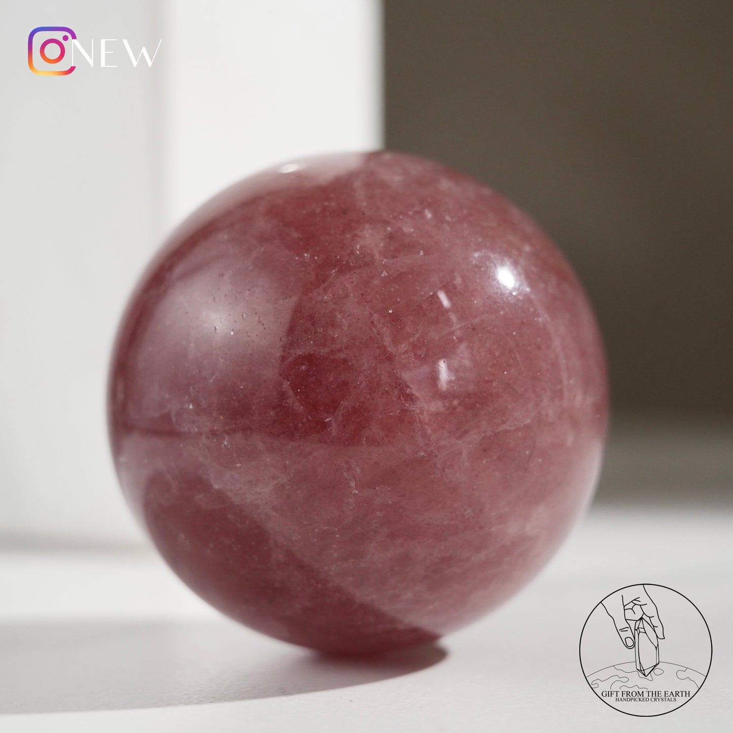 Stberry quartz sphere