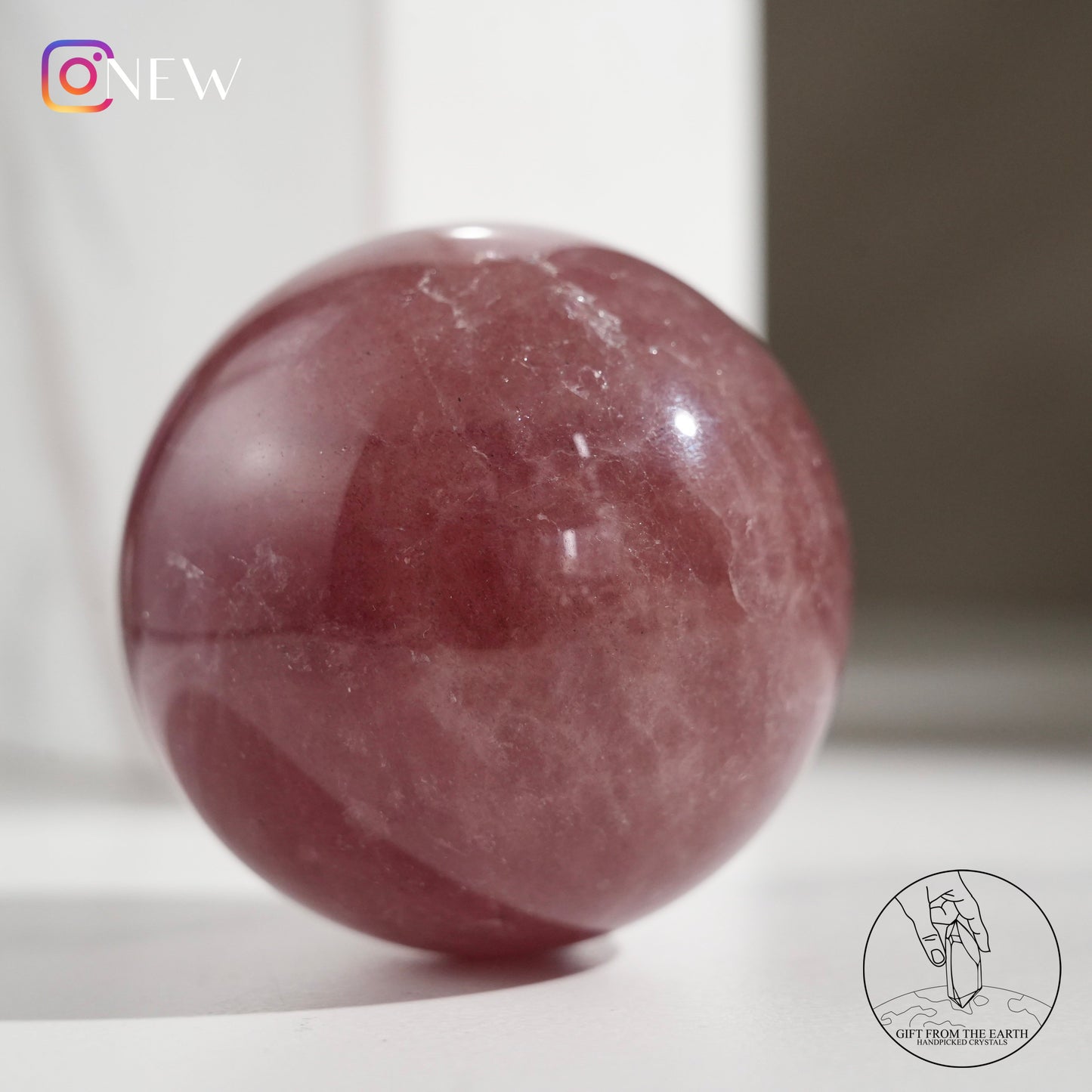 Stberry quartz sphere