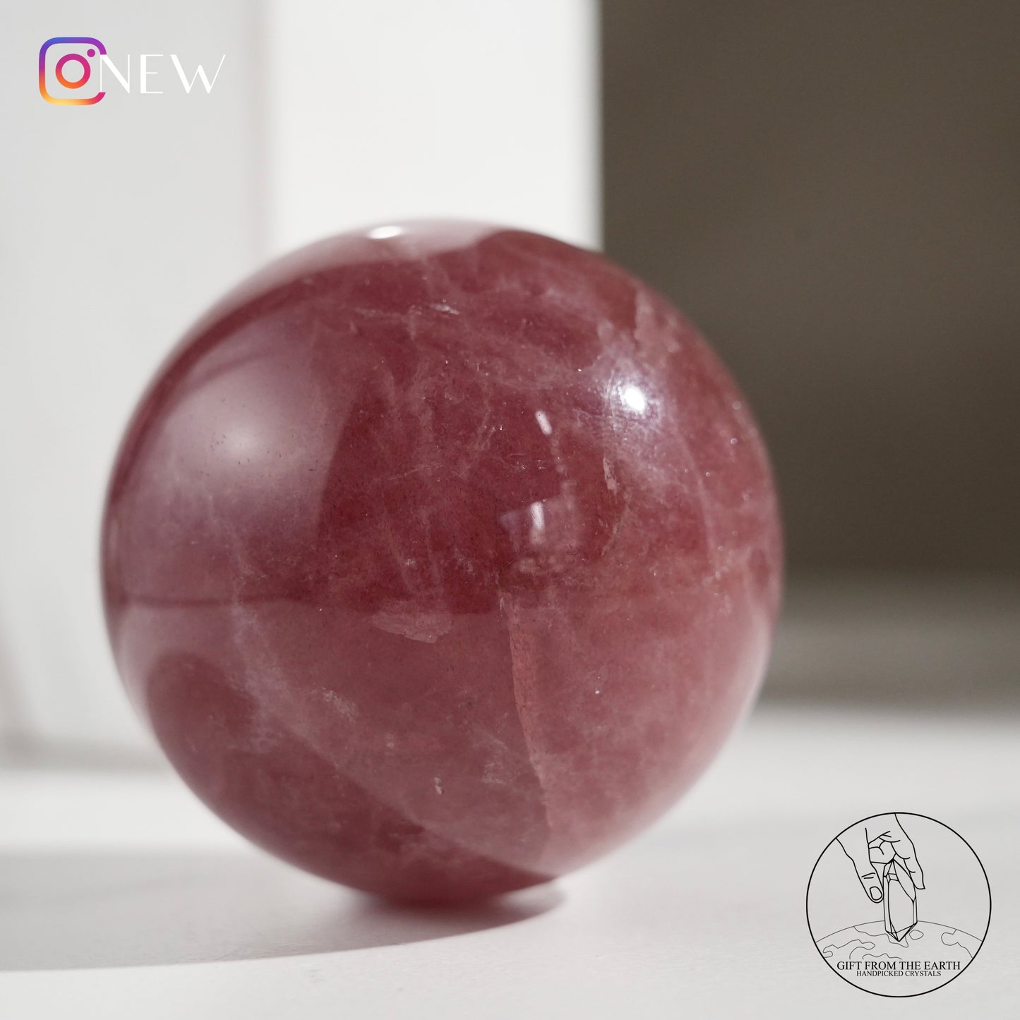 Stberry quartz sphere