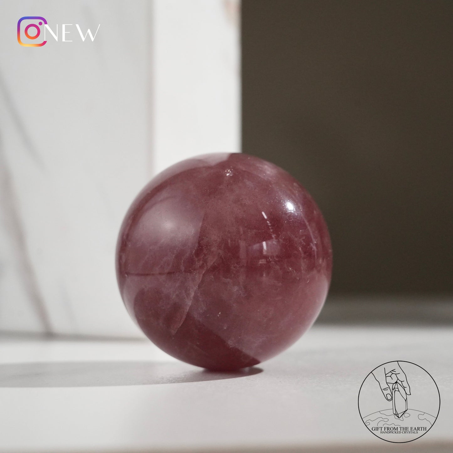 Stberry quartz sphere