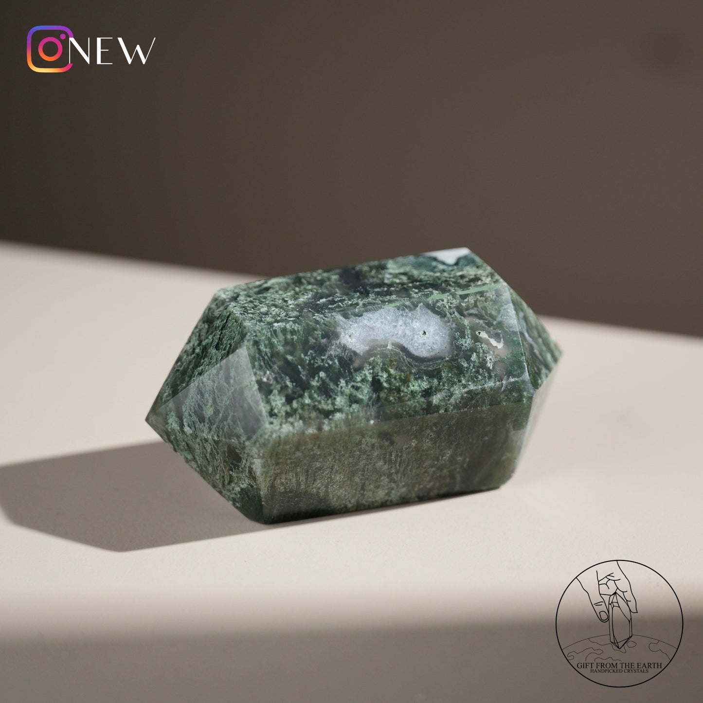 Double-terminated moss agate