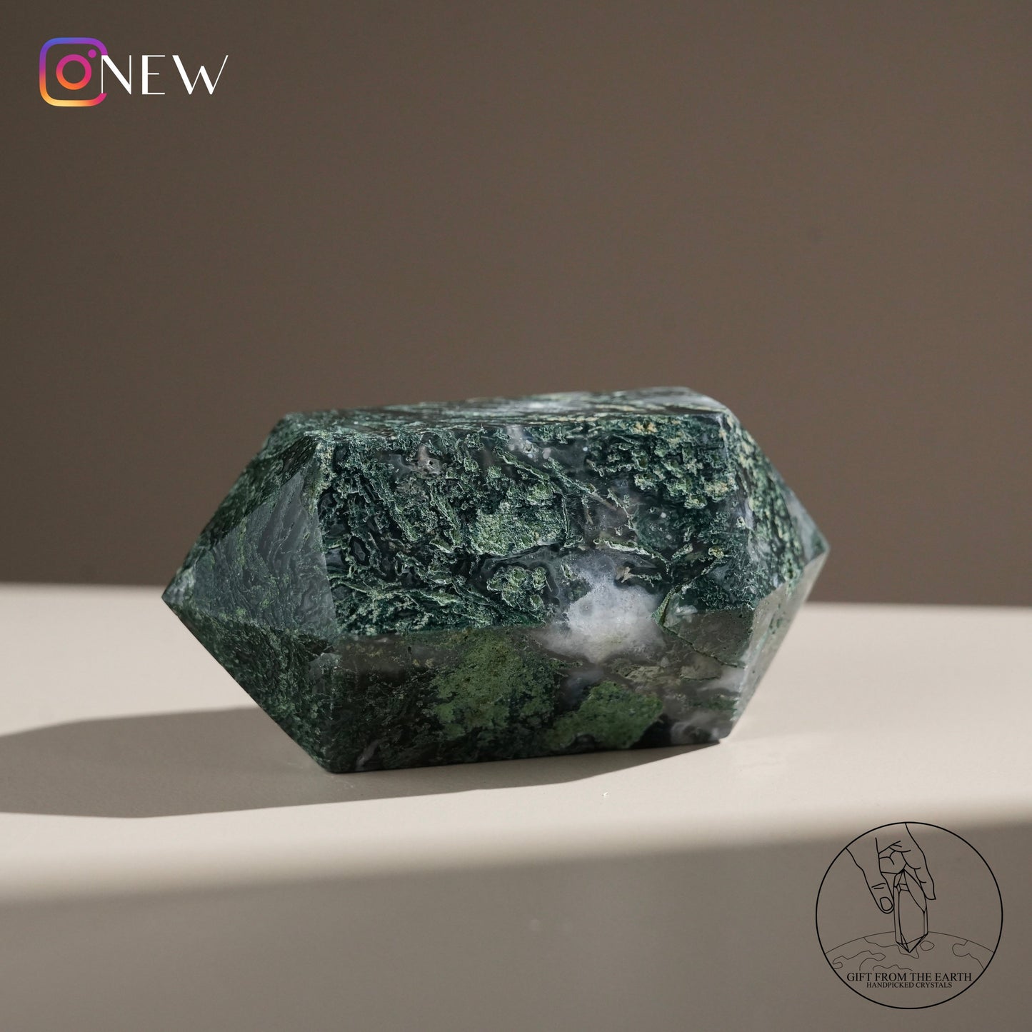 Double-terminated moss agate