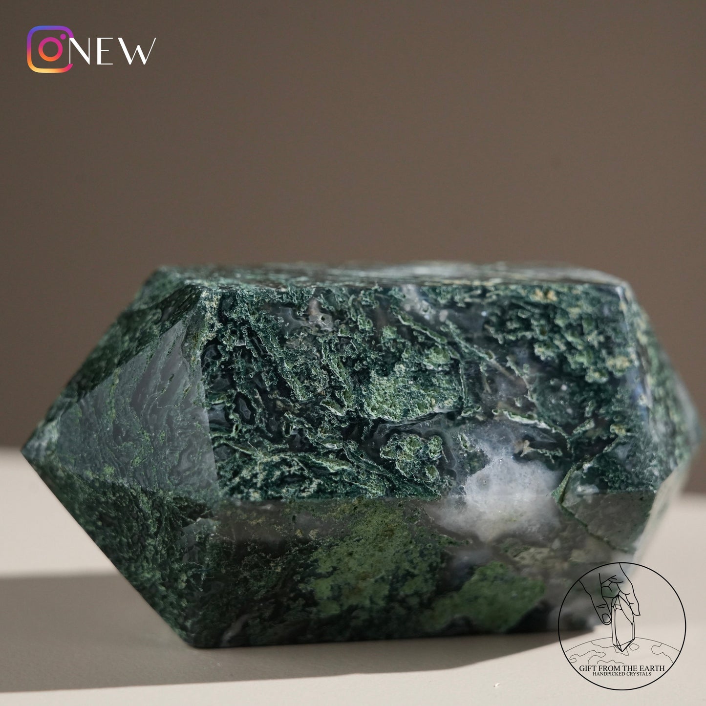 Double-terminated moss agate