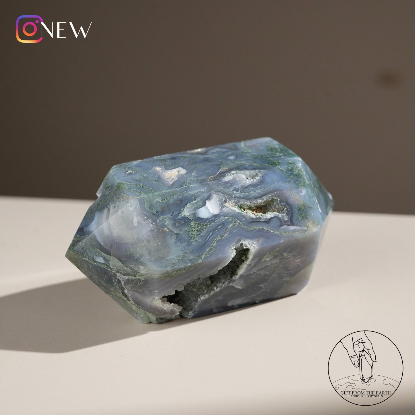 Double-terminated moss agate