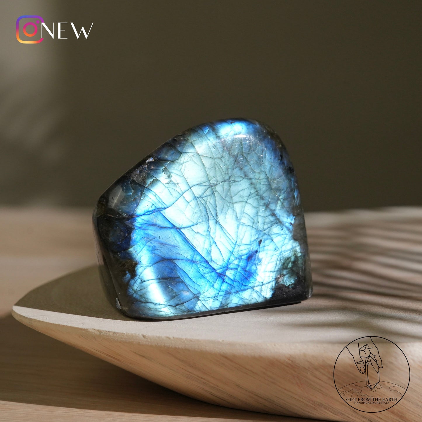 Blue flash labradorite