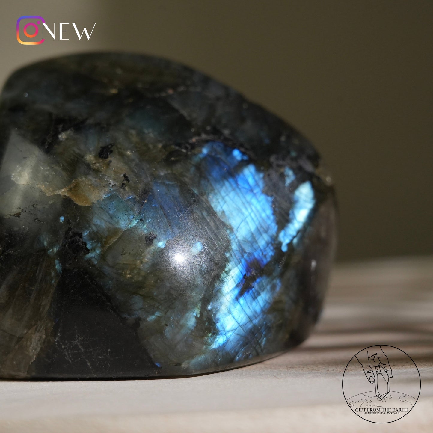 Blue flash labradorite