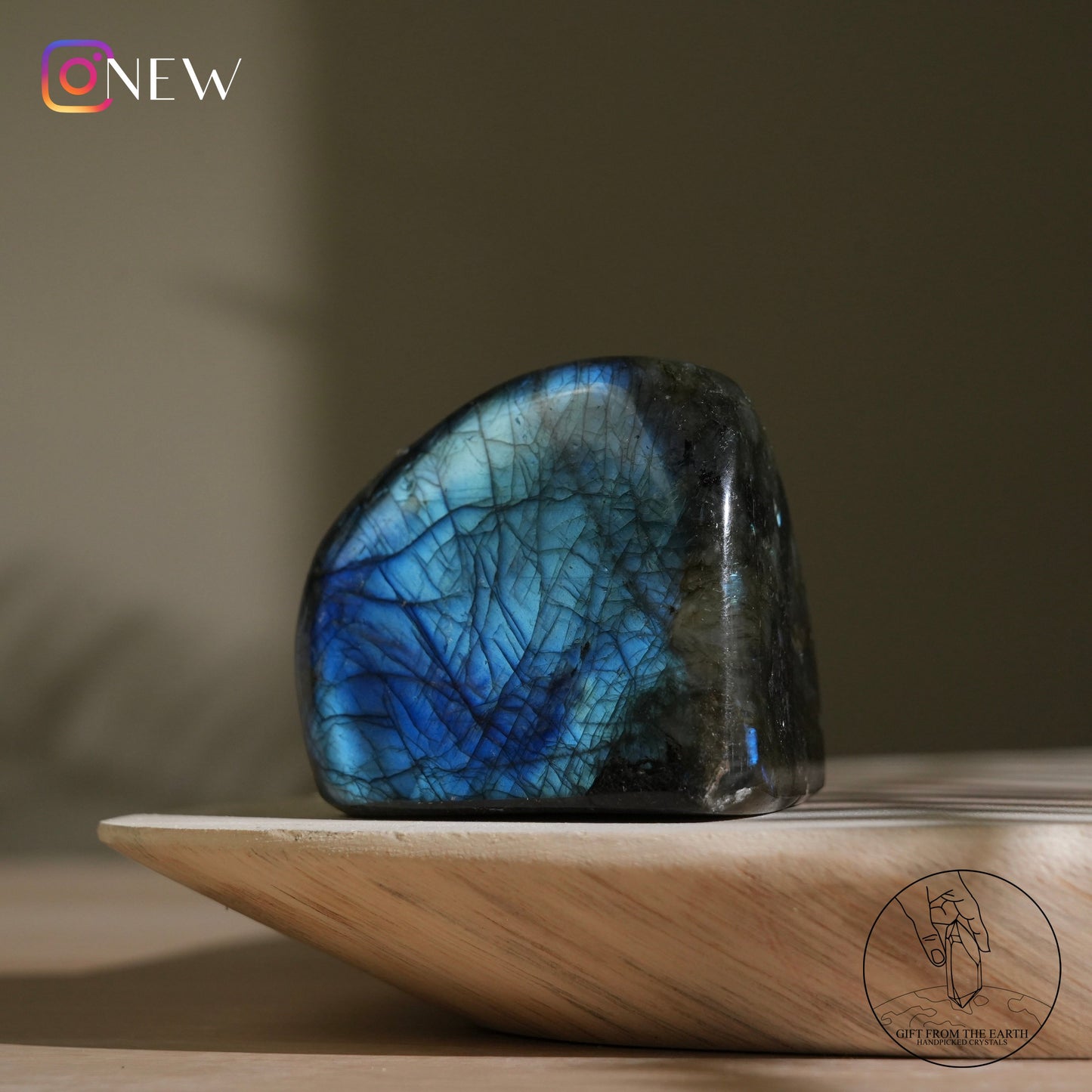 Blue flash labradorite