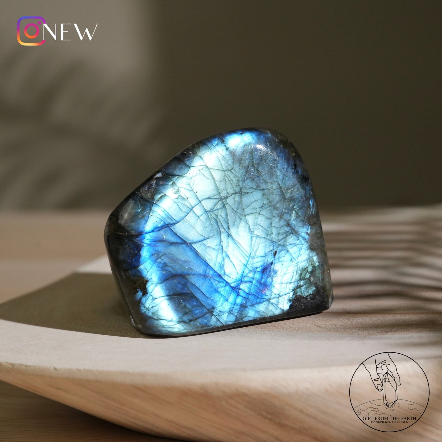 Blue flash labradorite