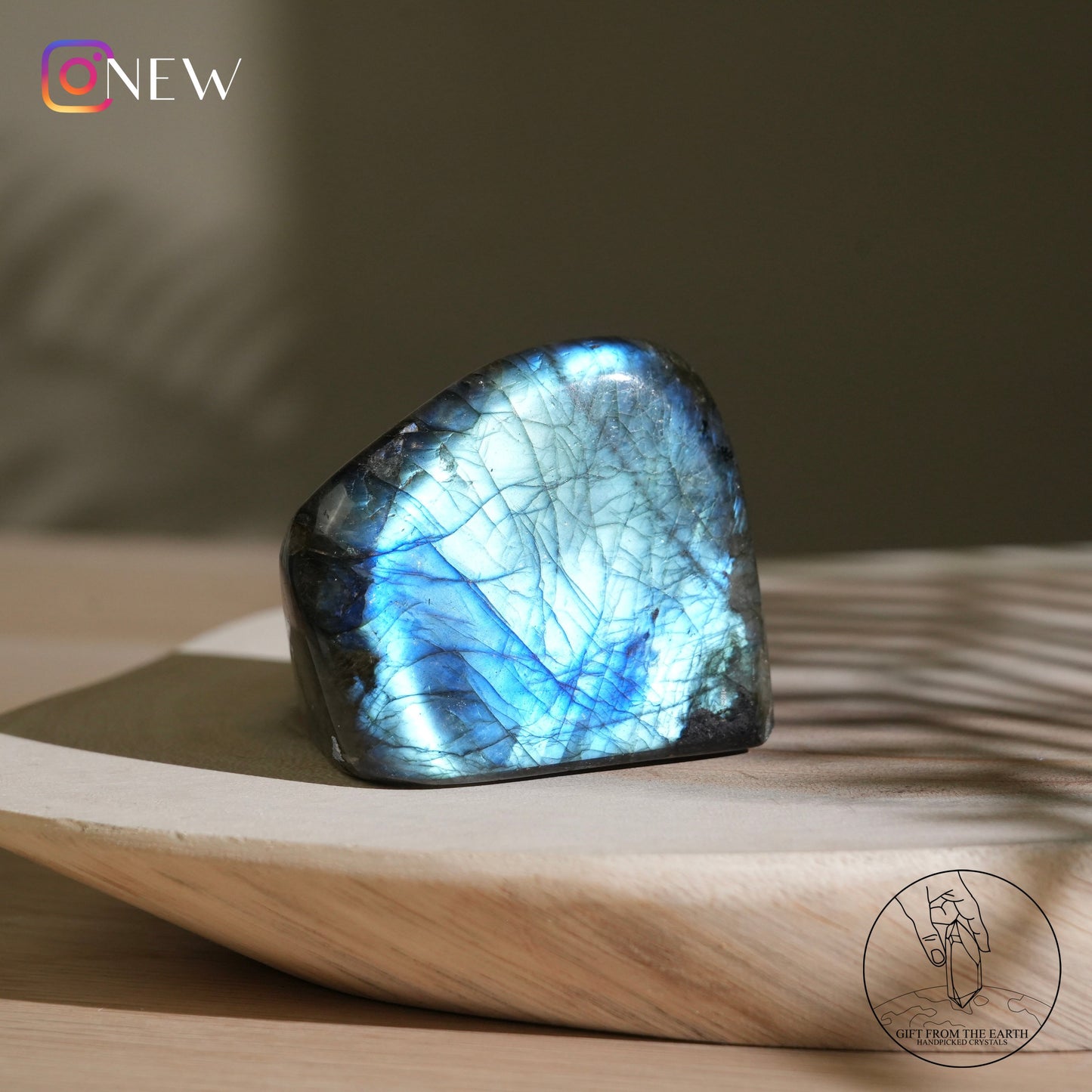 Blue flash labradorite