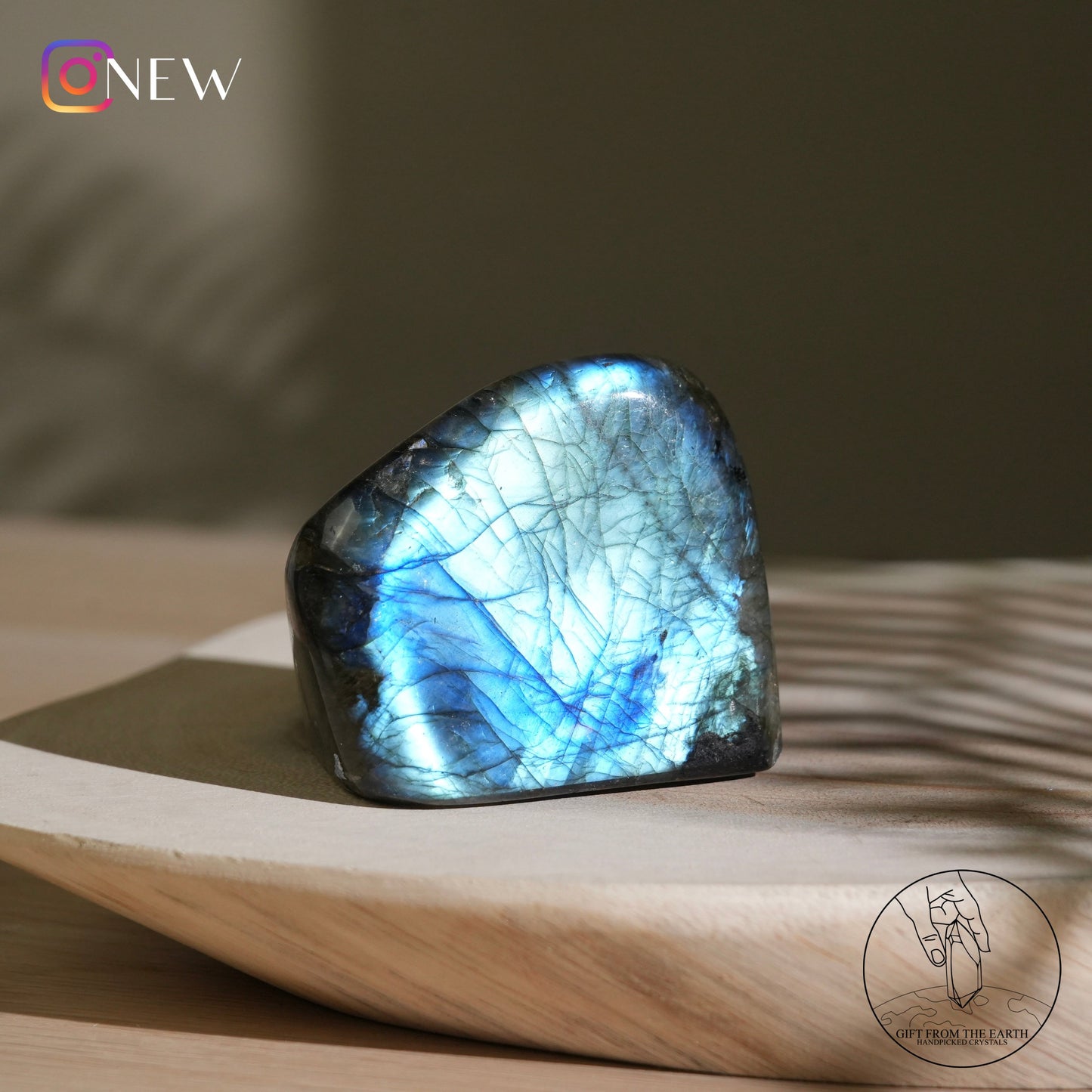 Blue flash labradorite