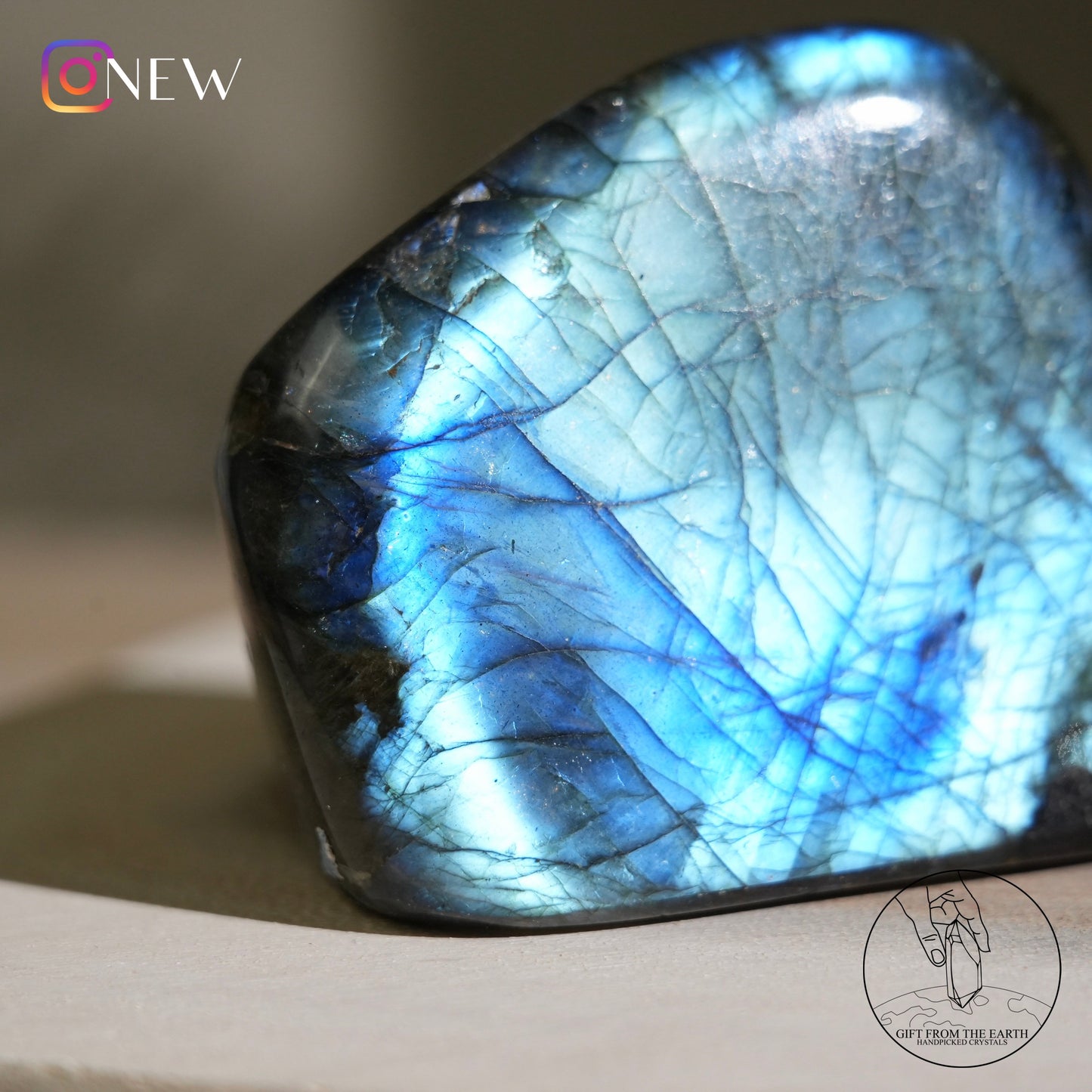 Blue flash labradorite