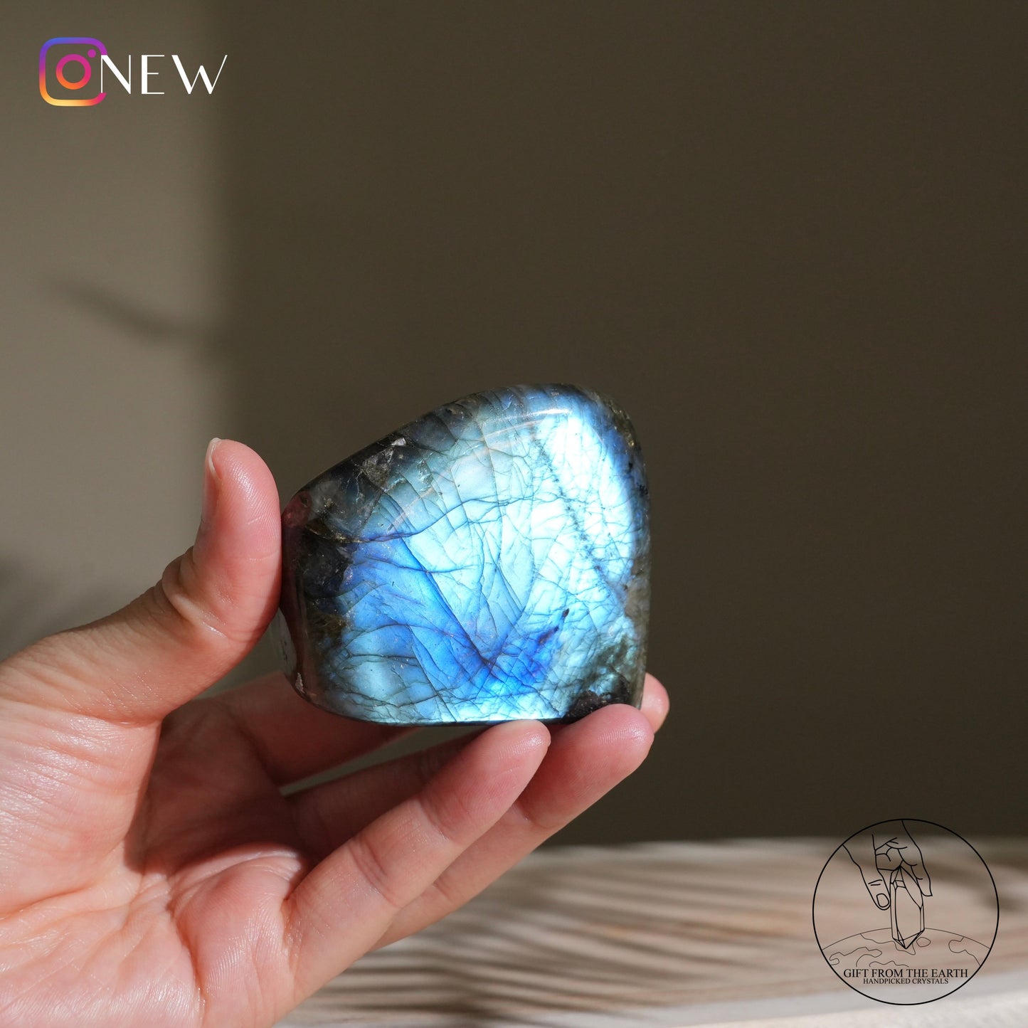 Blue flash labradorite