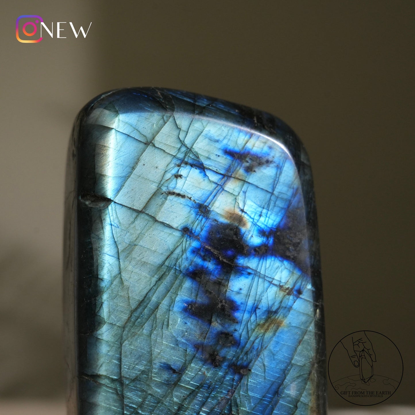 Double-sided flash labradorite