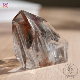 白兔毛水晶隨形灰紅幽靈共生