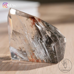 白兔毛水晶隨形灰紅幽靈共生