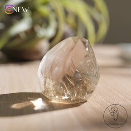 金髮晶隨形