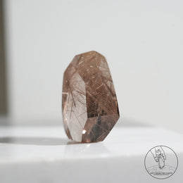 金髮晶隨形