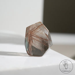 金髮晶隨形