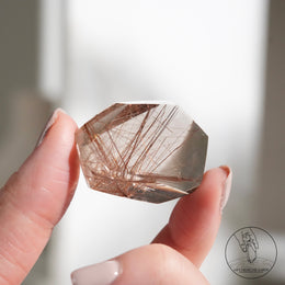 金髮晶隨形