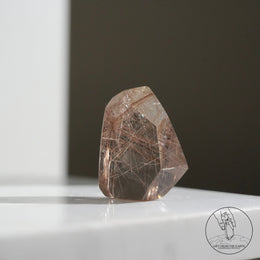 金髮晶隨形