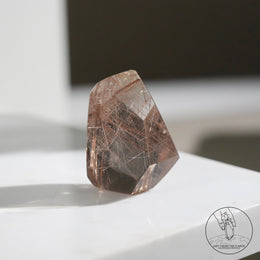 金髮晶隨形
