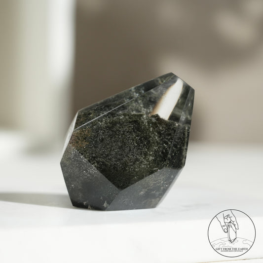 Half-polished multi-layered red-green phantom quartz point