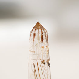 金髮晶柱