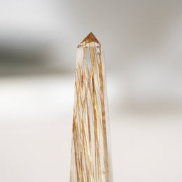 金髮晶柱