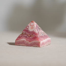 阿根廷紅紋石金字塔