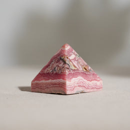 阿根廷紅紋石金字塔