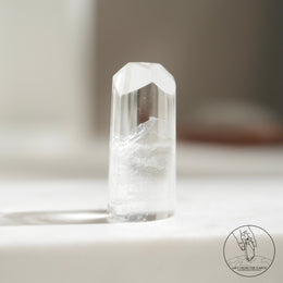 金字塔白幽靈水晶柱