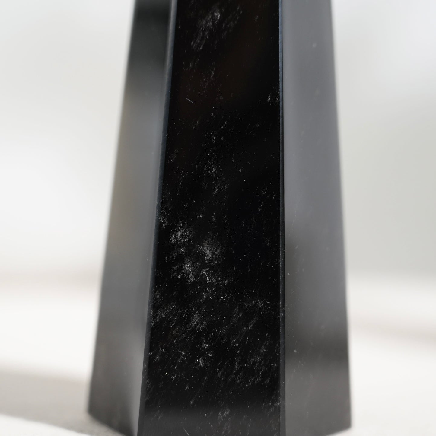 黑曜石柱 (帶有銀光)