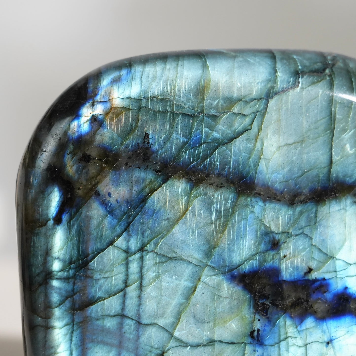 Blue flash labradorite