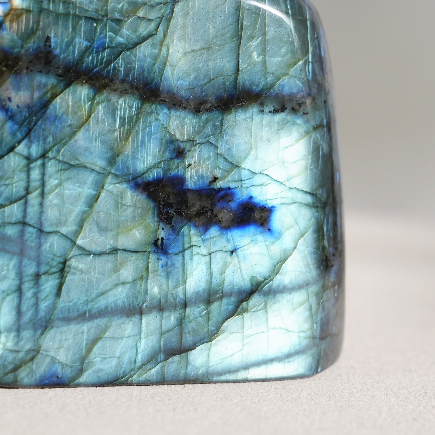 Blue flash labradorite