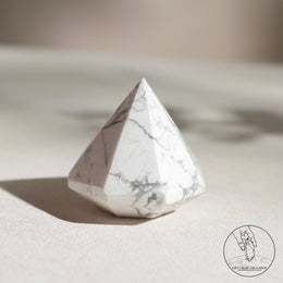 白松石金字塔