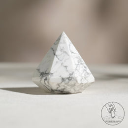 白松石金字塔