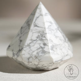 白松石金字塔